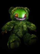 Load image into Gallery viewer, Friend (Green Gremlin ver.) - CRYPTCRITS Monster Art Doll Plush Toy
